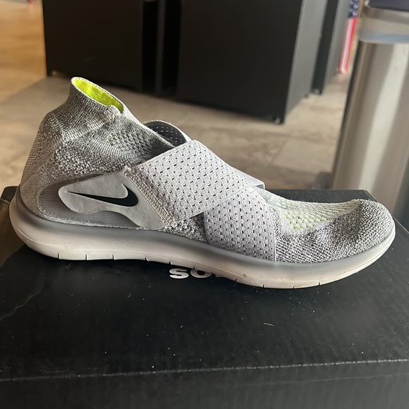 Nike Free no lace running shoes - Picture 5 of 9